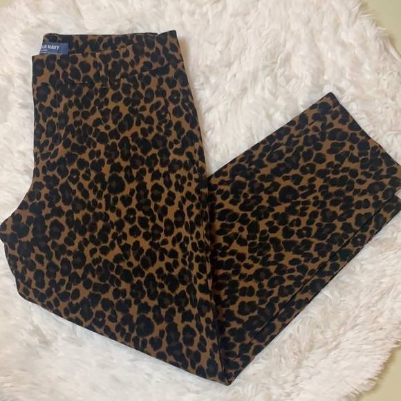 Old Navy Mid-Rise Harper Ankle Pant- Leopard Print - Picture 3 of 9